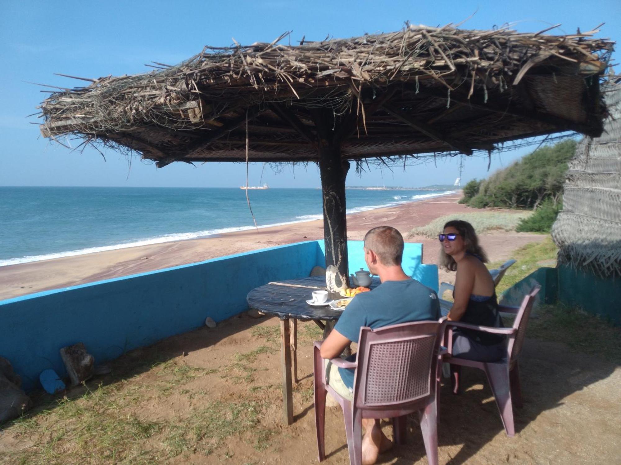 Happy Beach Safari Retreat Hambantota Bagian luar foto