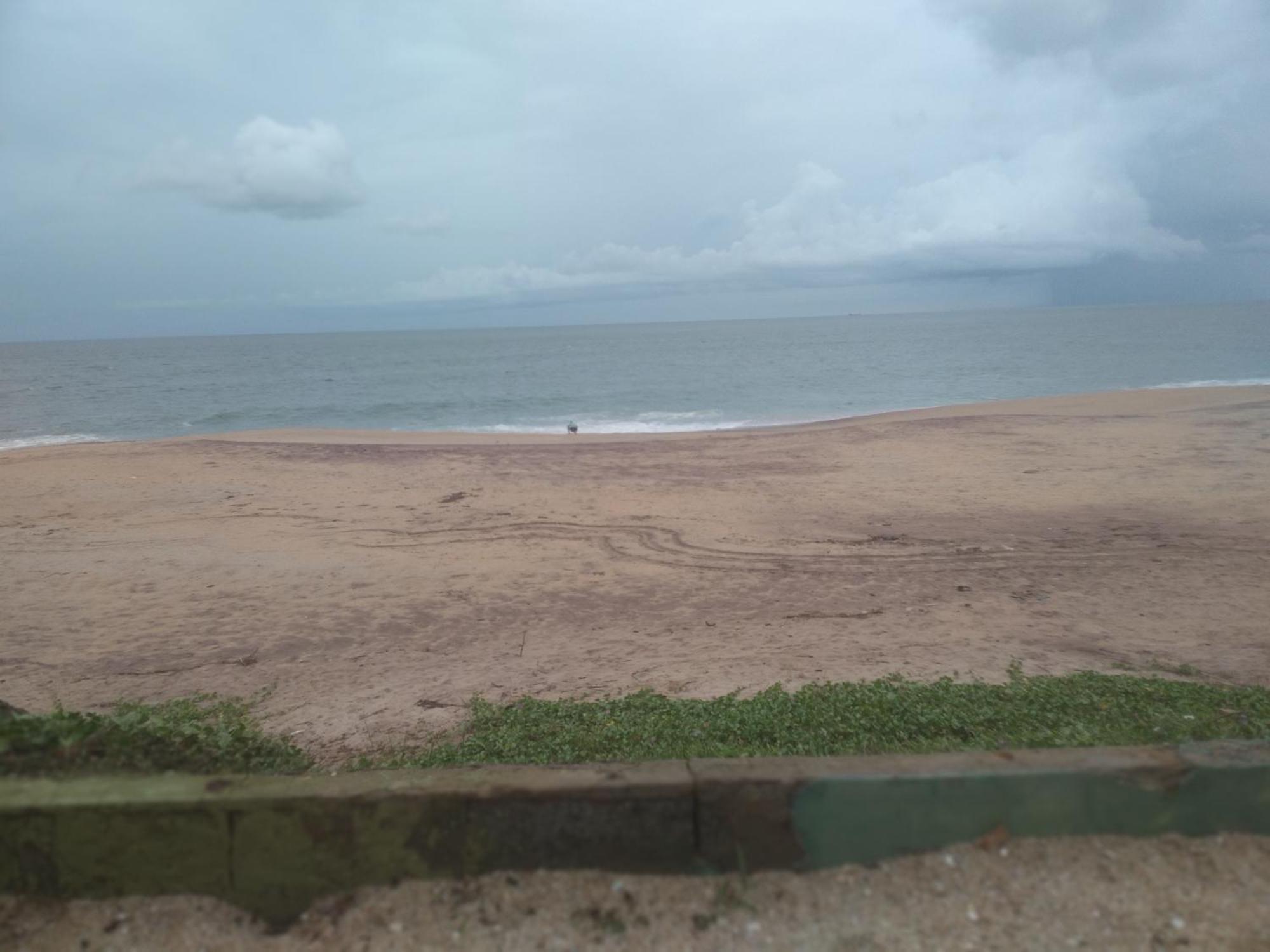 Happy Beach Safari Retreat Hambantota Ruang foto